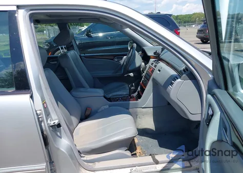 2000 Mercedes-Benz E 320 4M z USA, uszkodzony, nr VIN WDBJH82J1YX037111